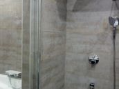 Фото душевой кабины после ремонта квартиры на бульваре Леси Украинки