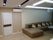 Фото еще одного вида гостиной после ремонта квартиры в ЖК Голосевский