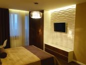 Фото интерьера с 3D панелью после ремонта квартиры в ЖК Голосевский от компании АВР-Комфорт