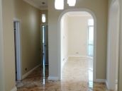 Фотография готового ремонта коридора в трехкомнатной квартире на Лукьяновке