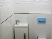 Фотография ремонта санузла с рельефной плиткой в квартире на Лукьяновке