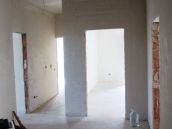 Фотография коридора до проведения ремонта в трехкомнатной квартире на Лукьяновке