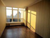 Фото кабинета после ремонта в обзорной квартире в ЖК 