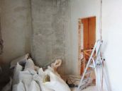 Фото до ремонта квартиры - вход на кухню в жилом комплексе 