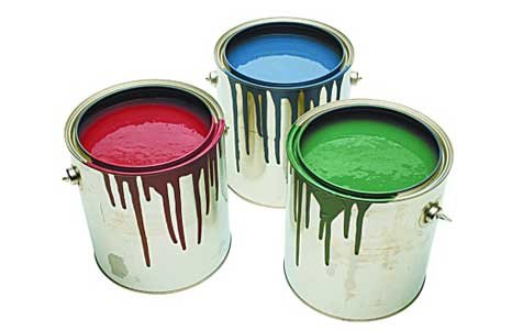 Фото трех банок краски разного цвета