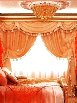 Шторы на окнах