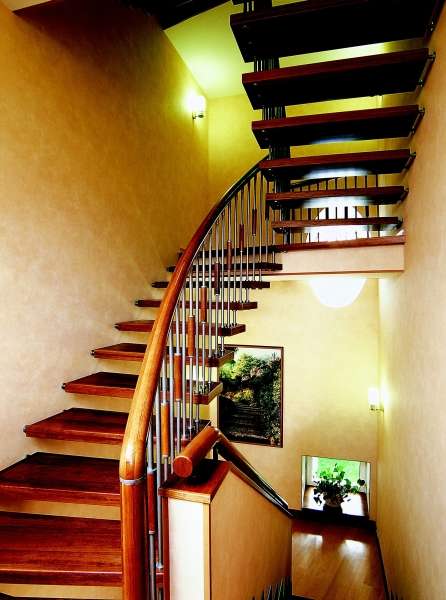 лестница под стиль модерн