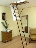 Фотография чердачной лестницы