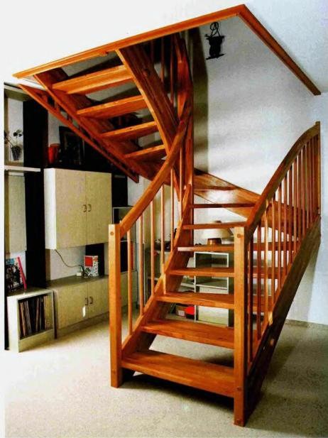 Фотография маршевой лестницы на тетивах